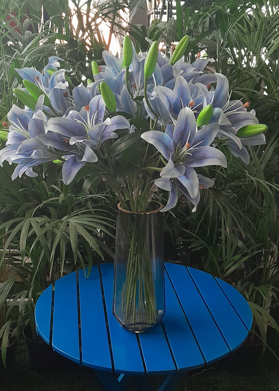 Artificial Lily Blue Flowers – Green Carpet